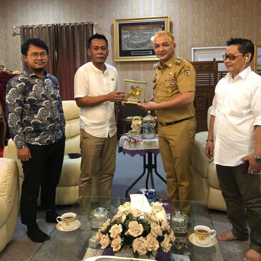 Pasha Ungu Tampil dengan Rambut Pirang, Warganet Penasaran Apakah Pejabat Boleh Mewarnai Rambut