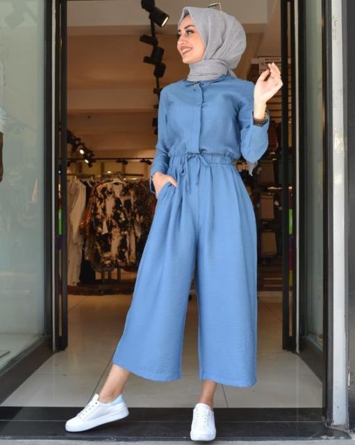 Parade Cantiknya Hijabers Pakai Setelan Warna Polos; Bisa Ditiru Buat Tampil Lebih Santun!