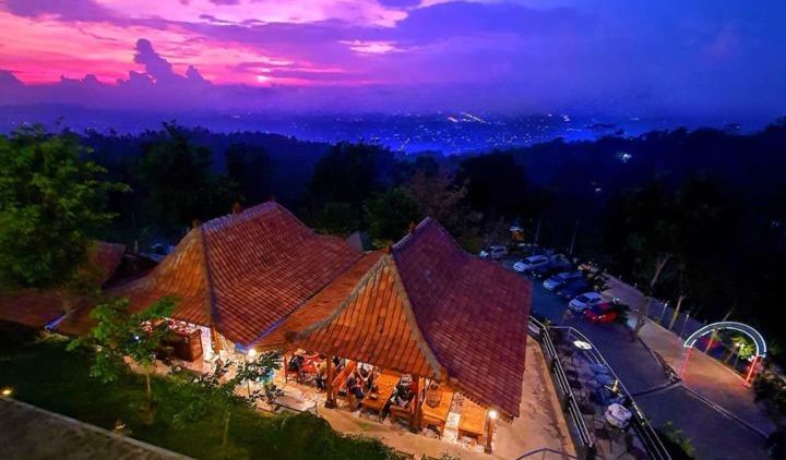 Menilik Puncak Watu Langit, Keindahan Jogja yang Nampak Memukau