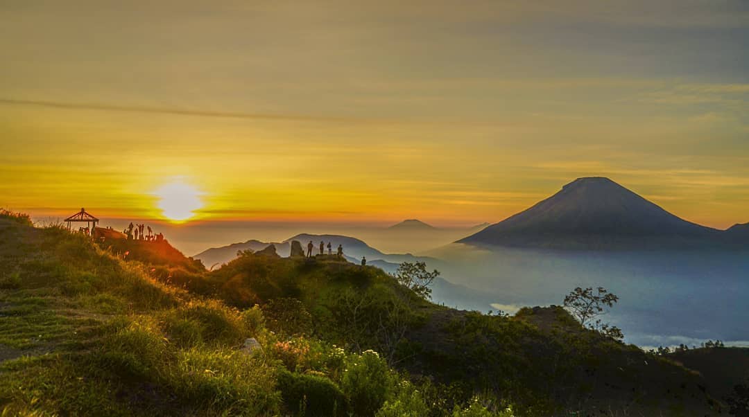 10 Destinasi Wisata yang Menawarkan Keindahan Negeri di Atas Awan. Jadwalin Liburan ke Sini ya!