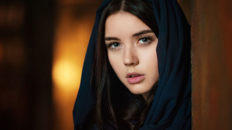 5 Bahan Alami Murah yang Bisa Bantu Kamu Menghitamkan Rambut Berkilau~