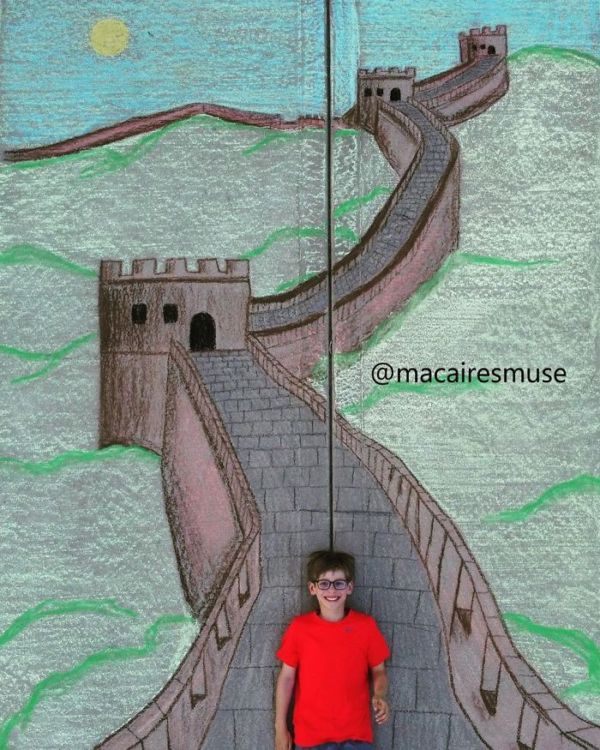 Kakak Beradik Kreatif Menggambar Tempat Wisata di Trotoar Selama Karantina. Hasilnya Bagus Banget!
