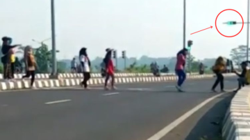 Lagi, 7 Ibu-Ibu Kedapatan Bikin Konten TikTok di Tengah Jalan Tol Pekalongan. Kebelet Viral, Bu?