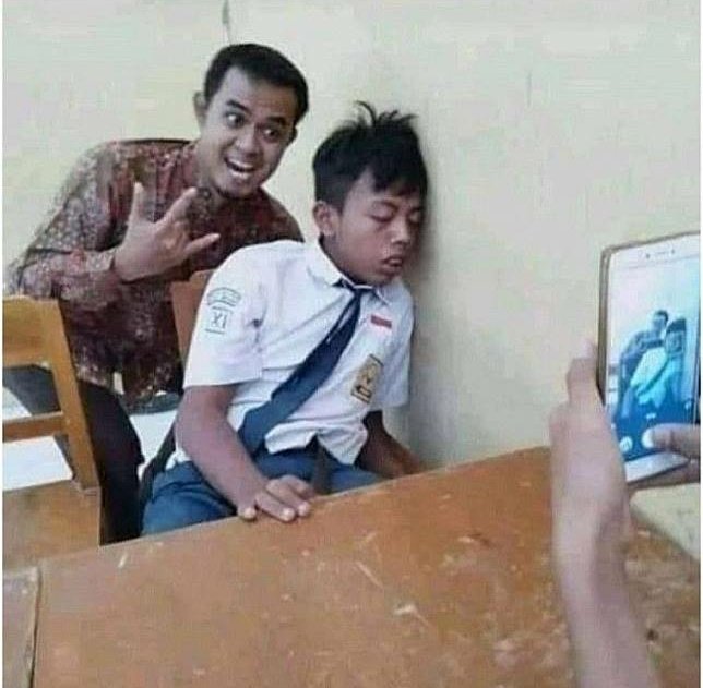 11 Potret Kocak Murid Tertangkap Basah Sedang Tidur di Kelas. Kesabaran Guru Bisa Dilihat dari Sini 20 11 Potret Kocak Murid Tertangkap Basah Sedang Tidur di Kelas. Kesabaran Guru Bisa Dilihat dari Sini