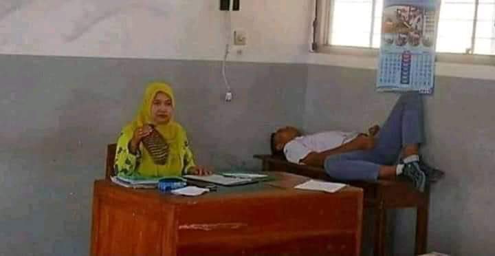 11 Potret Kocak Murid Tertangkap Basah Sedang Tidur di Kelas. Kesabaran Guru Bisa Dilihat dari Sini 19 11 Potret Kocak Murid Tertangkap Basah Sedang Tidur di Kelas. Kesabaran Guru Bisa Dilihat dari Sini
