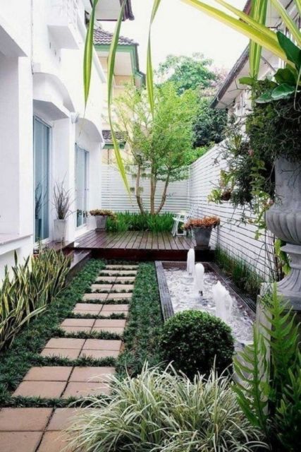 Trik Menghadirkan Taman Rumah di Area Sempit. Estetis dan Nggak Monoton Kayak di Rumah Sakit