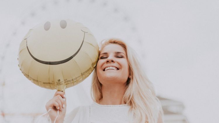 6 Mantra Afirmasi Positif yang Bisa Kamu Gunakan Biar Nggak Melulu Pesimistis Tentang Hubungan