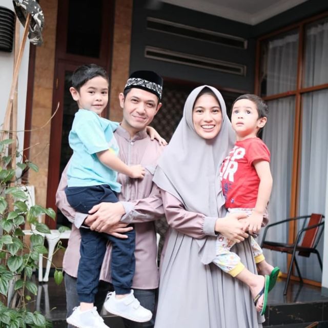 10 Artis Indonesia yang Taaruf Sebelum Menikah. Pacarannya Setelah Sah
