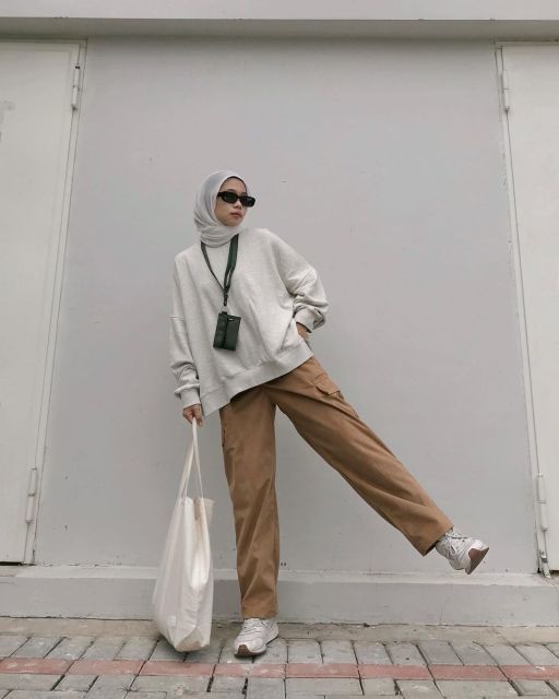 Tetap Stylish, 8 Mix and Match Cargo Pants Hijab Ini Cocok untuk Berbagai Momen 9