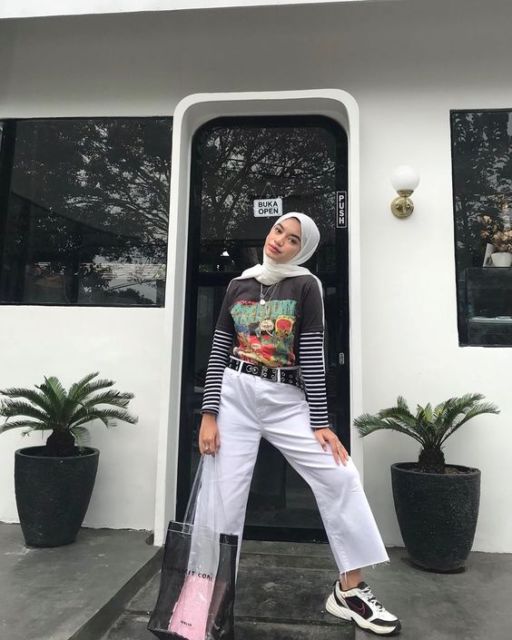 8 Bukti Foto OOTD dengan Teknik Low Angle Bisa Membuatmu Tampak Tinggi. Coba, Kuy!
