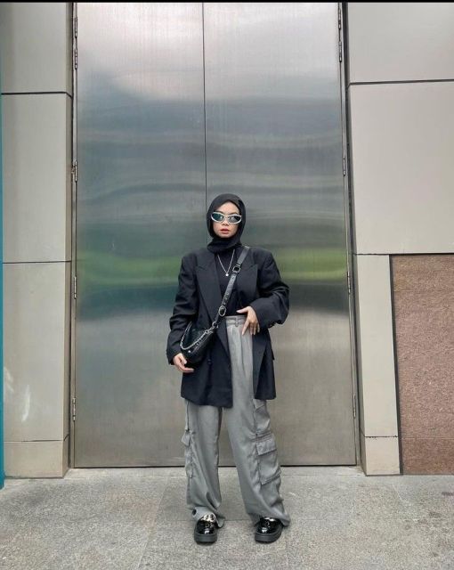 Tetap Stylish, 8 Mix and Match Cargo Pants Hijab Ini Cocok untuk Berbagai Momen 16