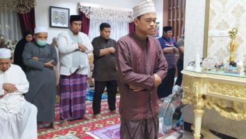 Cobaan ini Selalu Muncul Tiap Kali Disuruh Calon Mertua Jadi Imam Salat. Buat para Cowok, Sabar~