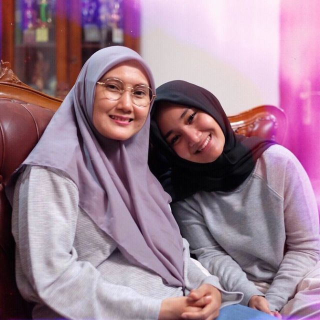 Banyak yang Belum Tahu, ini 9 Artis Papan Atas yang Orang Tuanya adalah Pengajar
