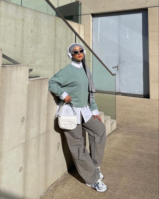 Tetap Stylish, 8 Mix and Match Cargo Pants Hijab Ini Cocok untuk Berbagai Momen 15