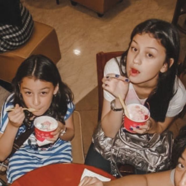 12 Potret Masa Kecil Seleb Bersaudara. Lucu, Menggemaskan dan Kompak Sejak Kecil!