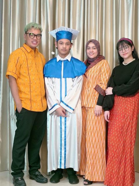 10 Momen Kelulusan Anak Artis di Masa Pandemi dan Hadiri Wisuda Virtual. Tetap Hangat Meski di Rumah