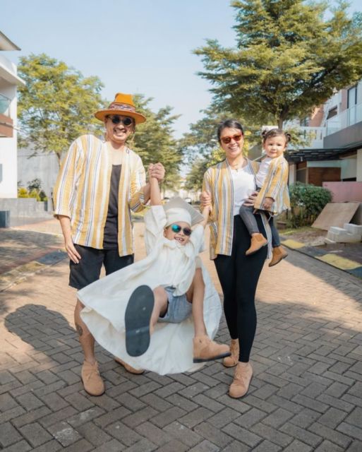 10 Momen Kelulusan Anak Artis di Masa Pandemi dan Hadiri Wisuda Virtual. Tetap Hangat Meski di Rumah