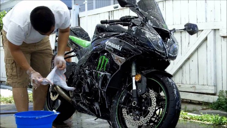 5 Tips Motoran di Era New Normal. Biar Bisa Seru-Seruan Bareng Teman, Plus Tetap Aman di Jalan