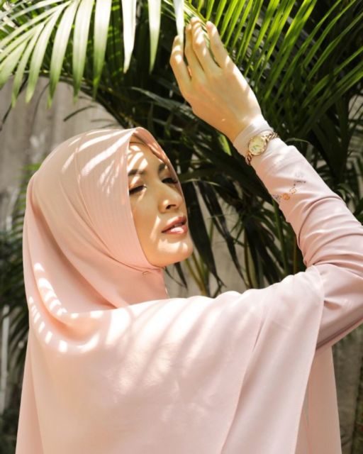Bikin Salut,10 Artis ini Tetap Melanjutkan Pendidikan Meski Sudah Berumah Tangga. Inspiratif!