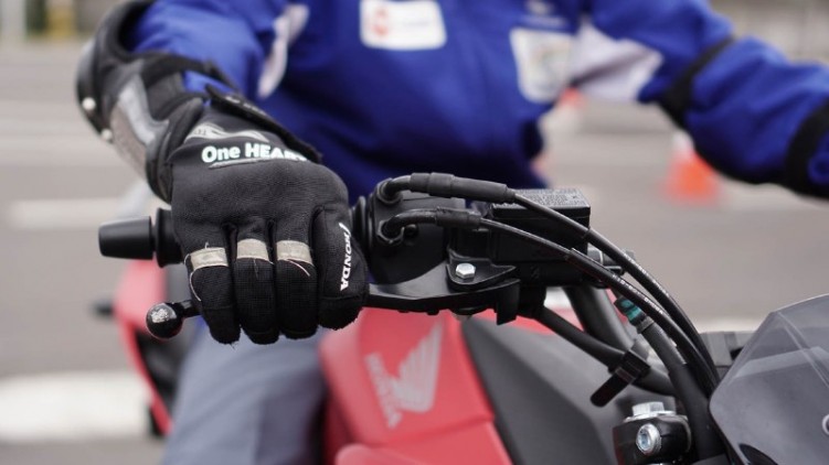 5 Tips Motoran di Era New Normal. Biar Bisa Seru-Seruan Bareng Teman, Plus Tetap Aman di Jalan