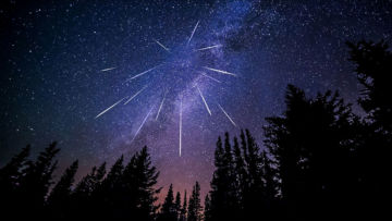 Fenomena Langit Agustus 2020: Hujan Meteor Perseid, K-Cygnid dan Aurigid. Catat Tanggalnya ya!