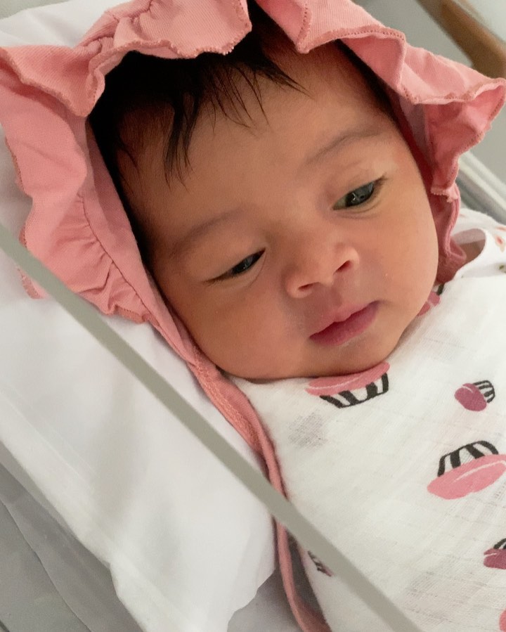 10 Tahun Menikah, Rianti Cartwright Umumkan Kelahiran Buah Hati Pertamanya. Selamat!