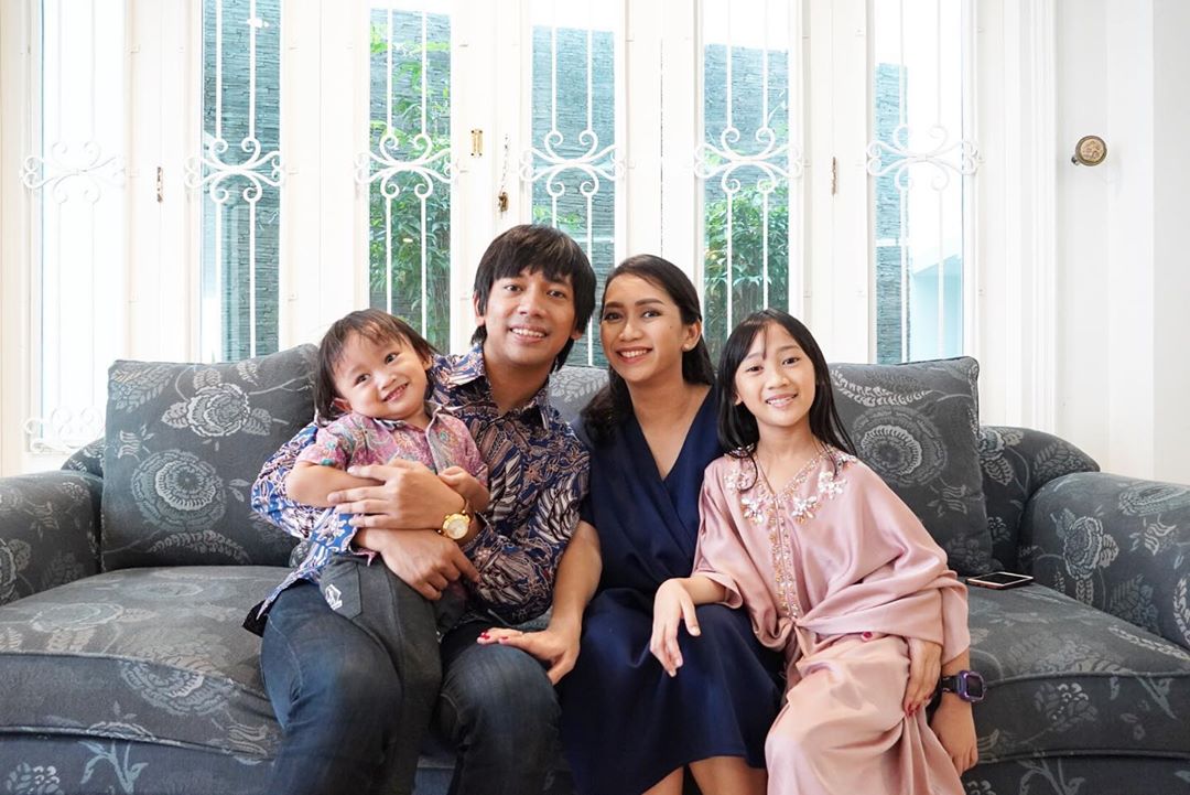 Rian D'Masiv Putuskan untuk Ganti Model Rambut, Warganet: Udah Nggak Mirip Pak Tarno 7 Rian D'Masiv Putuskan untuk Ganti Model Rambut, Warganet: Udah Nggak Mirip Pak Tarno