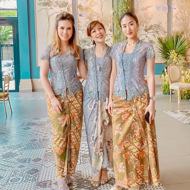 Potret dan Gaya Chef Renatta Pakai Kebaya; Sekalinya Tampil Feminin Langsung Viral!