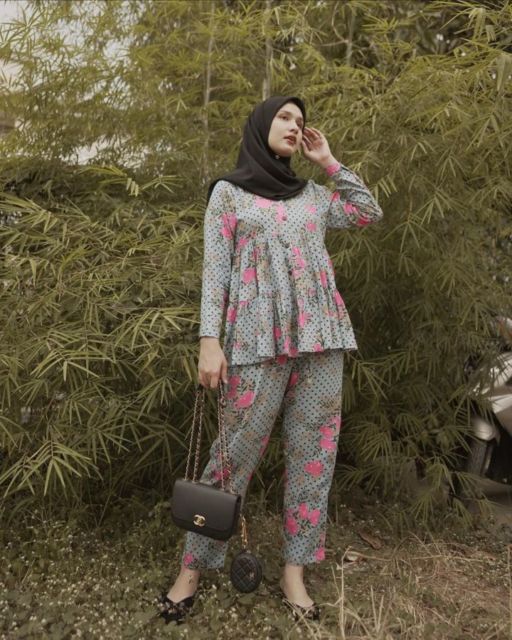 Viral Piyama Set yang Kini Disukai Para Cewek Saat Keluar Rumah, Bukan Cuma Buat Tidur!
