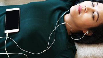 Jenis Lagu Pengantar Tidur dan Rekomendasinya. Bisa Mengobati Insomnia Selama Pas Musiknya