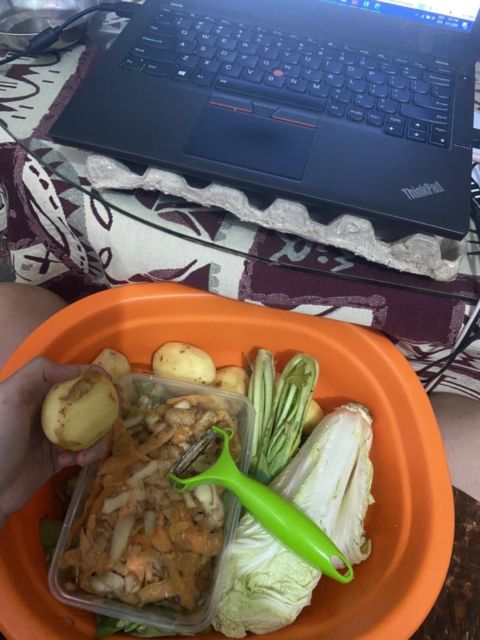 Potret Ibu-ibu Multitasking yang Bakal Bikin Terkesima. Nggak Ada Lawan!