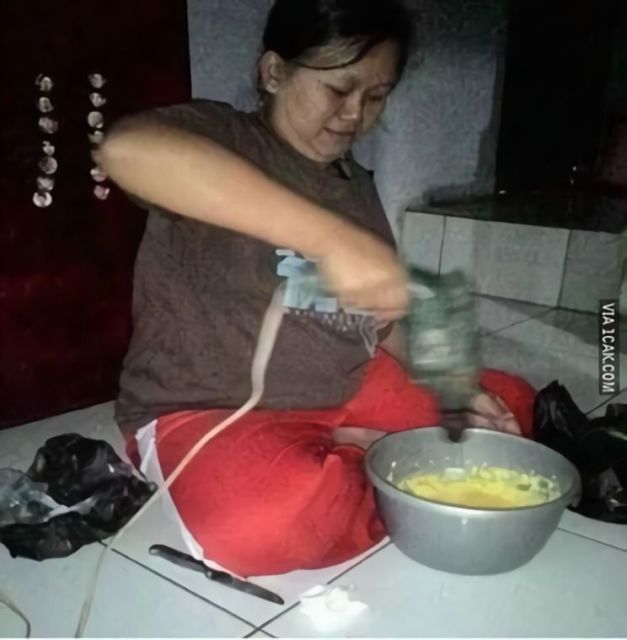 Potret Ibu-ibu Multitasking yang Bakal Bikin Terkesima. Nggak Ada Lawan!