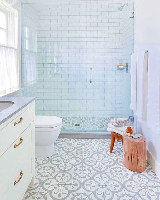 Tips Memilih Keramik Kamar Mandi dan 8 Pilihan Motifnya. Anti Kepleset dan Bisa Tabrak Warna