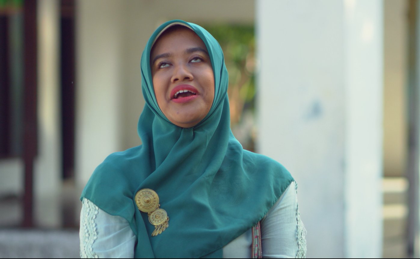 Masih Jadi Trending Topic, ini Dia Sosok di Balik Karakter Bu Tejo di Film 