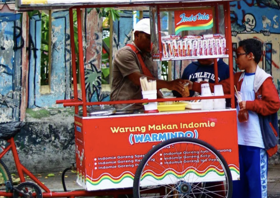 Nggak Cuma Budaya Korupsi, 10 Hal ini Ternyata juga Gambaran dari 'Indonesia Banget'