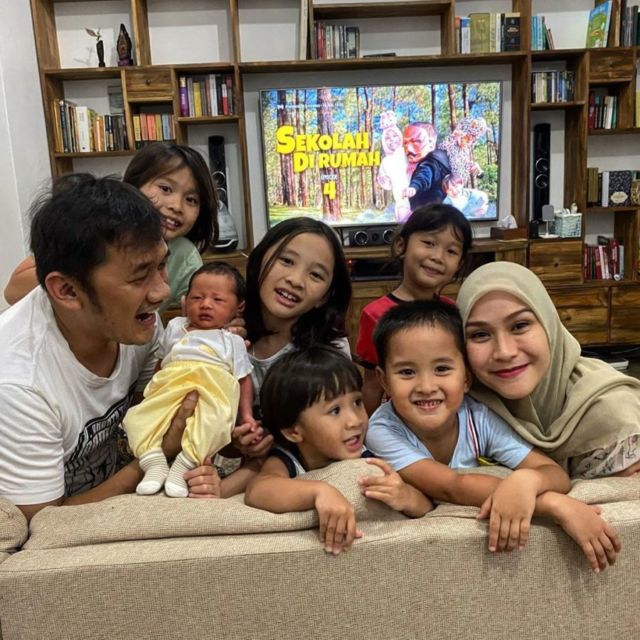 Ibu Kota Jadi Pusat Industri Hiburan, 10+ Artis ini Justru Memilih Tinggal di Luar Jakarta