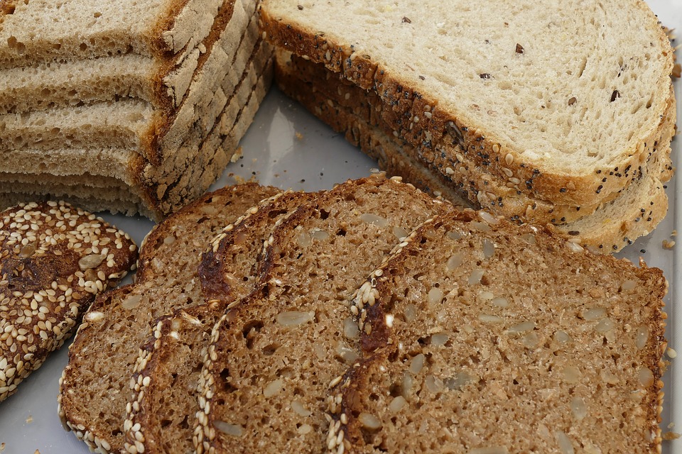 Kelebihan Roti Gandum Dibanding Roti Tawar dan Cara Mengecek Labelnya. Kadang Ada Campurannya!