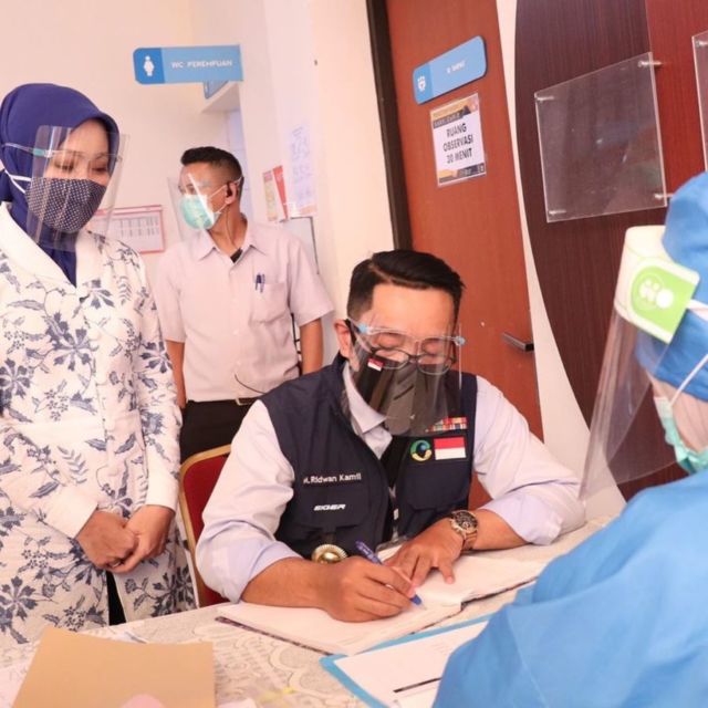 Jadi Relawan Vaksin Covid-19, Ridwan Kamil Sudah Disuntik dan Kondisinya Harus Dilaporkan Tiap Hari 5 Jadi Relawan Vaksin Covid-19, Ridwan Kamil Sudah Disuntik dan Kondisinya Harus Dilaporkan Tiap Hari