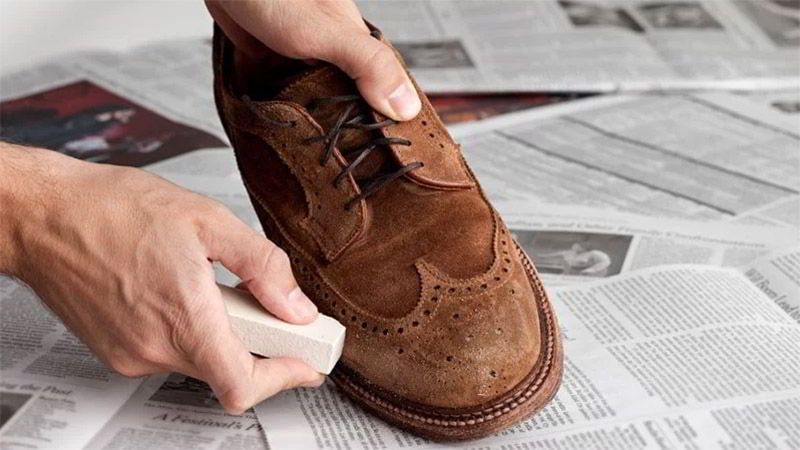 Teknik Cuci Sepatu Manual yang Nggak Asal Sikat Saja. Beda Material, Beda Juga Perlakuannya
