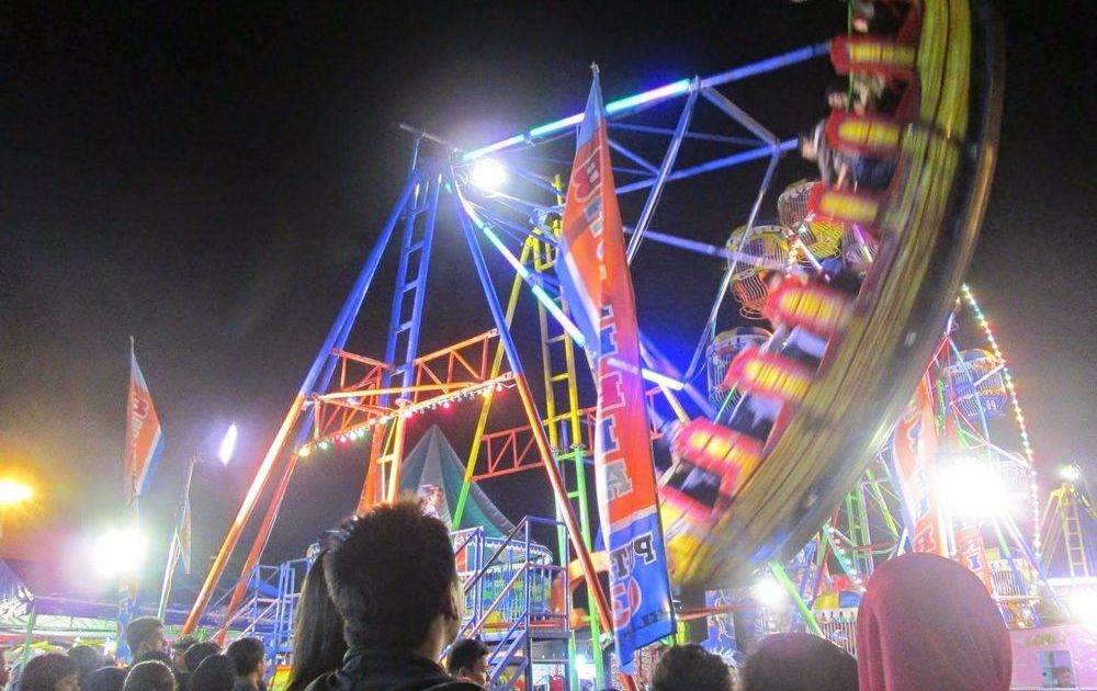 5 Gejolak Rasa yang Muncul Saat Naik Kora-Kora Pasar Malam. Coba Sekali dan Nggak Mau Lagi! 14 5 Gejolak Rasa yang Muncul Saat Naik Kora-Kora Pasar Malam. Coba Sekali dan Nggak Mau Lagi!