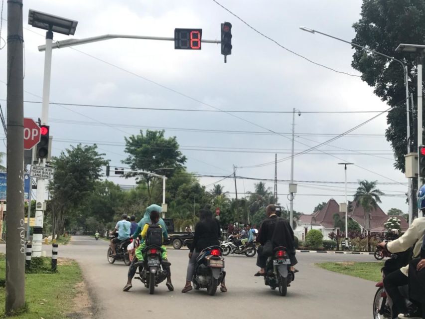 Nggak Cuma Budaya Korupsi, 10 Hal ini Ternyata juga Gambaran dari 'Indonesia Banget'