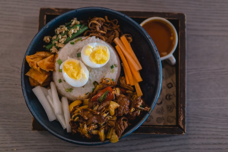 Makanan & Minuman ini Mendadak Populer Karena Masuk Adegan Film dan Serial TV, Mana yang Kamu Coba?