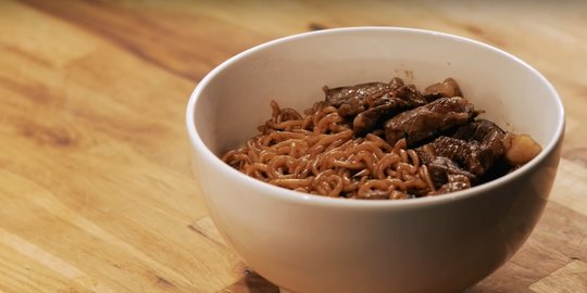 Makanan & Minuman ini Mendadak Populer Karena Masuk Adegan Film dan Serial TV, Mana yang Kamu Coba?