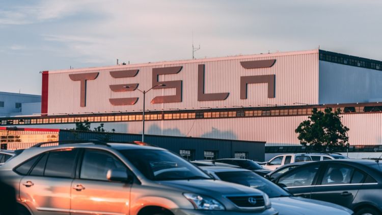 Teknologi Autopilot di Mobil Tesla. Bisa Jadi Salah Satu Solusi Kemacetan Indonesia