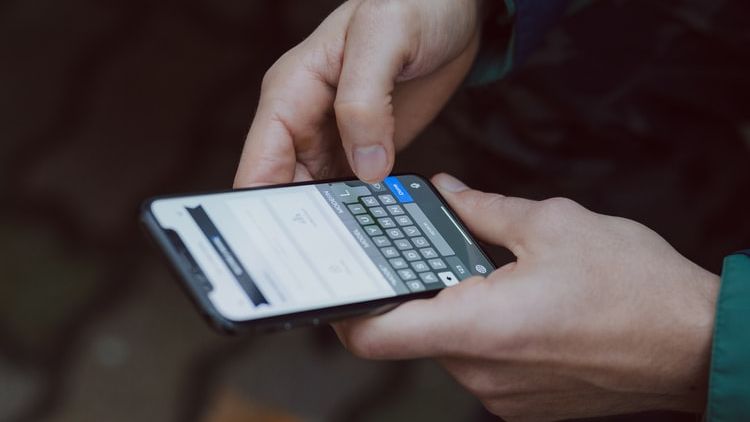 Cara Amankan Ponsel Agar Terhindar dari Pencurian Data. Rajin Update Aplikasi Salah Satunya