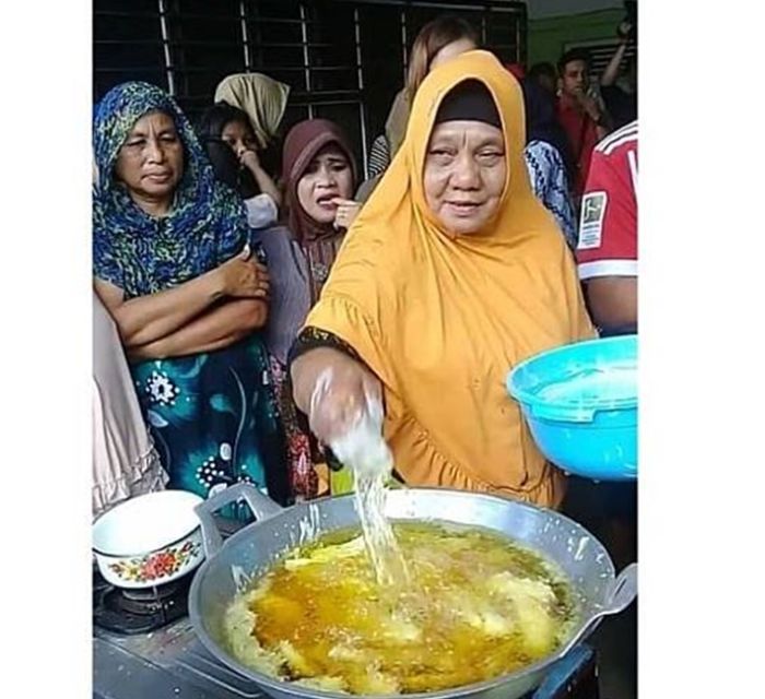 Potret Ibu-ibu Multitasking yang Bakal Bikin Terkesima. Nggak Ada Lawan!