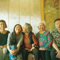 Untukmu yang Sedang Rindu Nenek, Menonton Film ‘The Farewell’ Akan Sedikit Mengobati