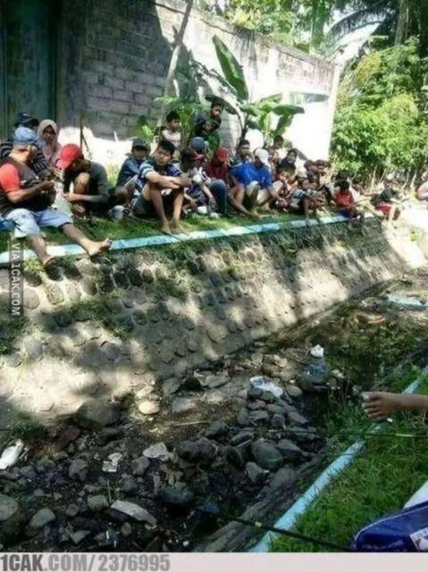 11 Kelakuan Kocak Orang Saat Mancing. Istri Mana yang Nggak Heran Lihat Lakinya Punya Hobi Begini?