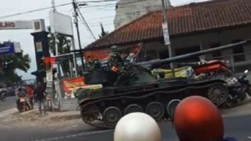 Agar Nggak Ada Tank Nabrak Gerobak Lagi, ini 5 Hal yang Perlu Dilakukan. Kasihan Abang Baksonya :(