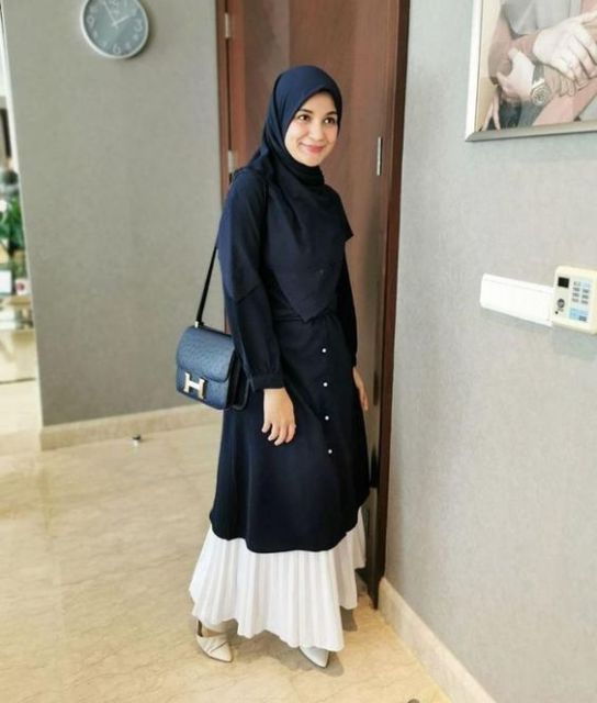 Bukan Cuma Rok Plisket, Ini Potret Gamis Plisket yang Bikin Penampilan Makin Santun